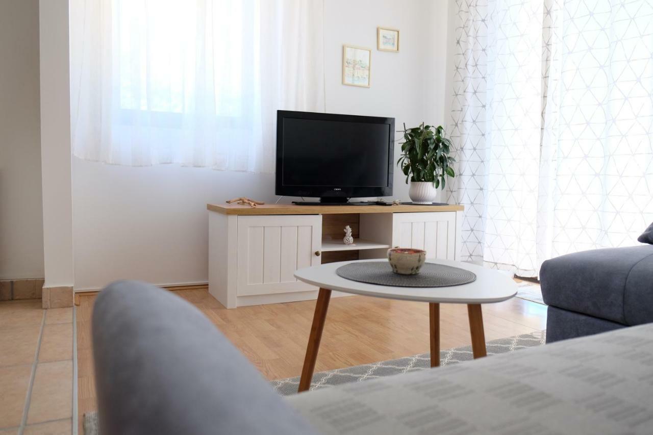Galboka Nine Apartment Nerezine Bagian luar foto